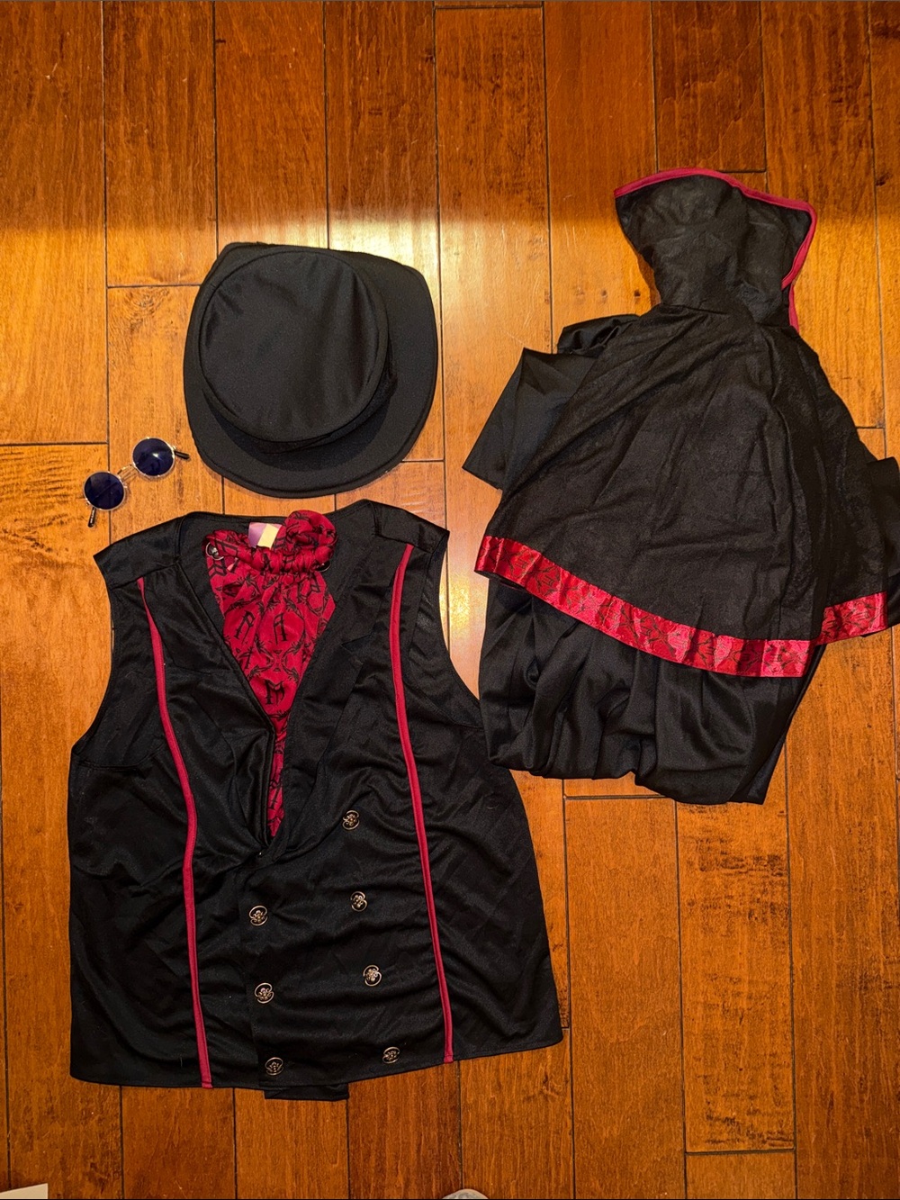 Men’s Jack the Ripper Costume Vest and Cape Set